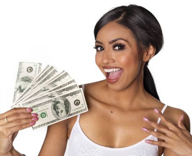 Five $5,000 Scholarship Awards You Should Apply For