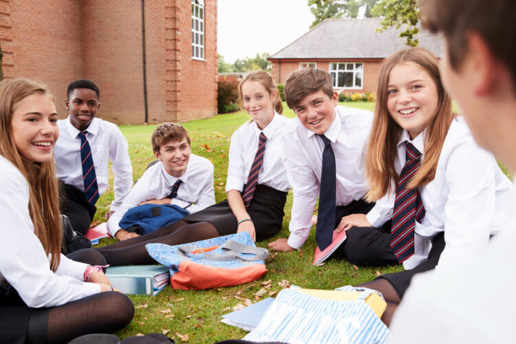 50 Easy Scholarships for High School Freshmen